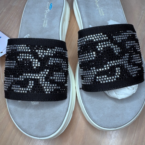 NWT NIB Aqua Collage Stylish Black w rhinestones Slide Sandals Womens Sz 6 - Picture 2 of 14
